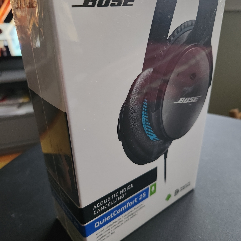 NEW / SHRINK WRAPPED SEALED BOX - Bose QuietComfort 25 Headphones - Black
